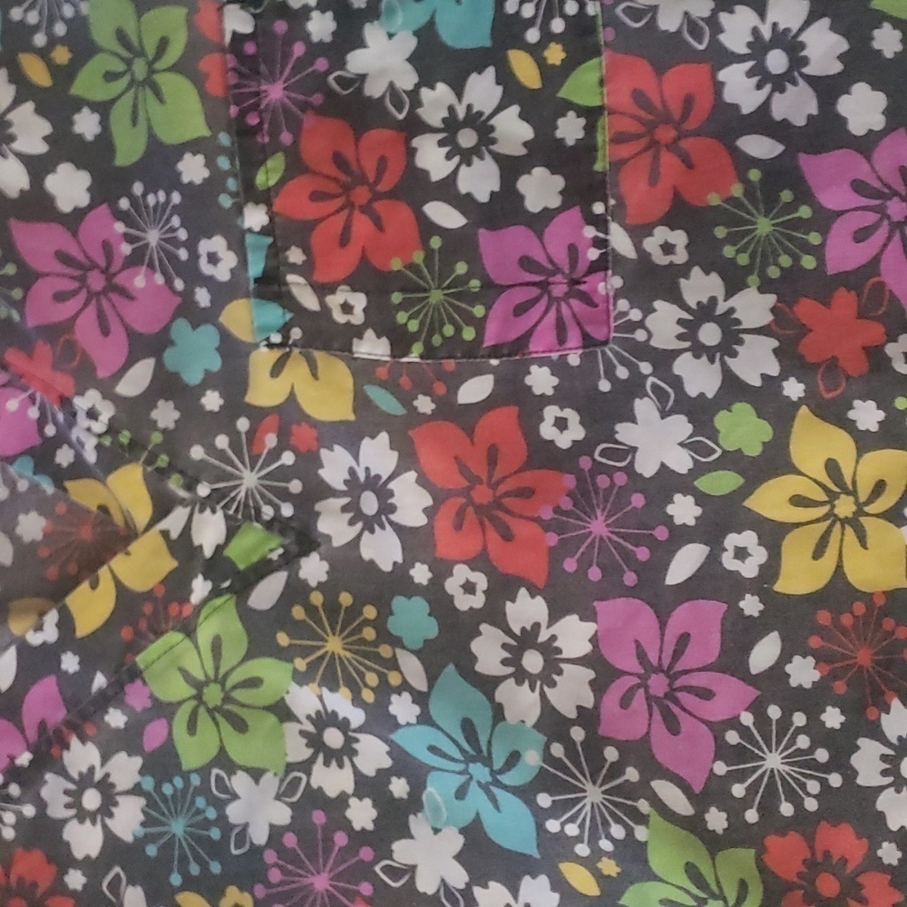 Samantha Mara flower pattern work top size small